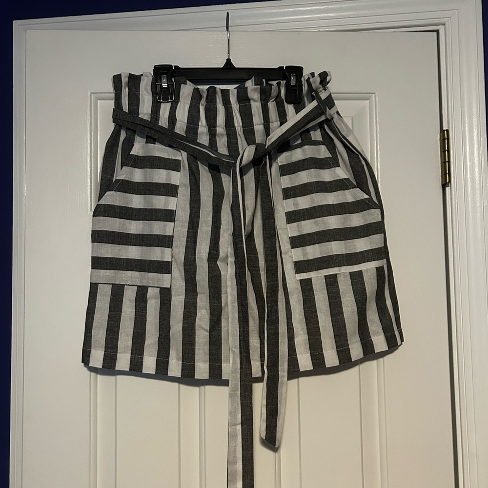 SHEIN Gray and White Striped Mini Skirt